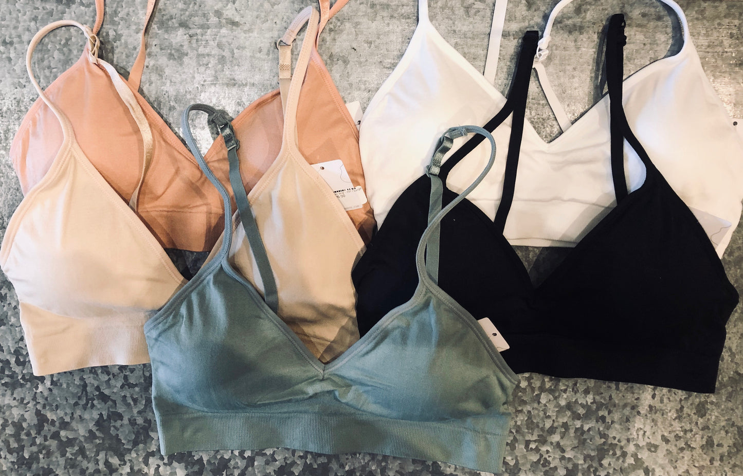 the mews | basic bra - m/l - KISS AND MAKEUP