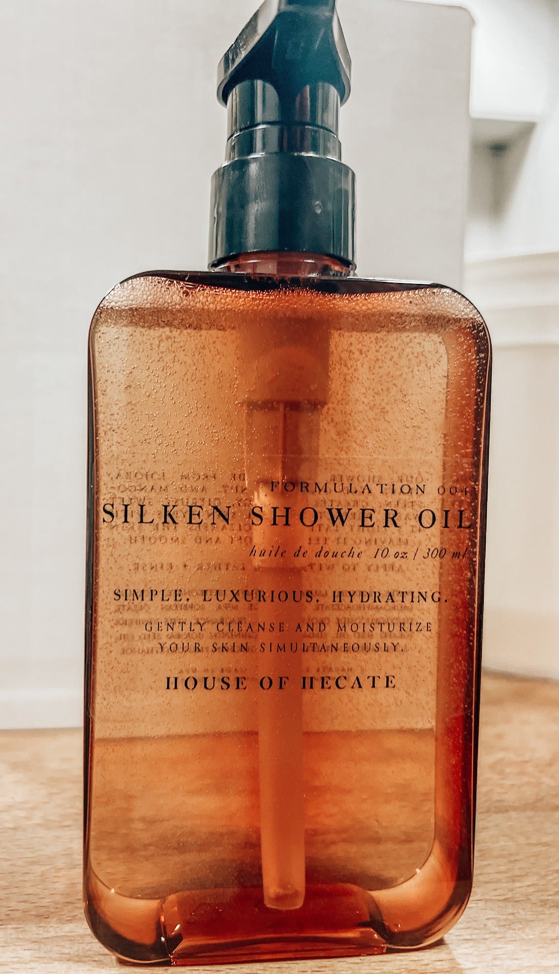 hecate labs silken shower oil KISS AND MAKEUP