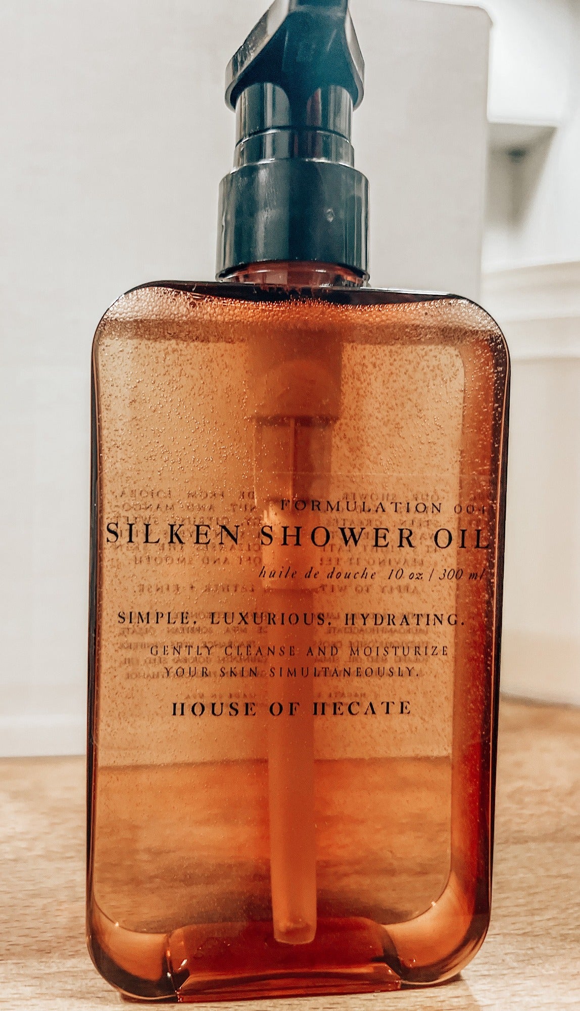 hecate labs | silken shower oil - KISS AND MAKEUP